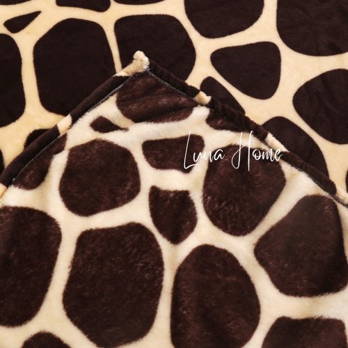 Fleece Blanket 200*230cm Super Soft Throw Brown and Beige Giraffe Design. - BusDeals