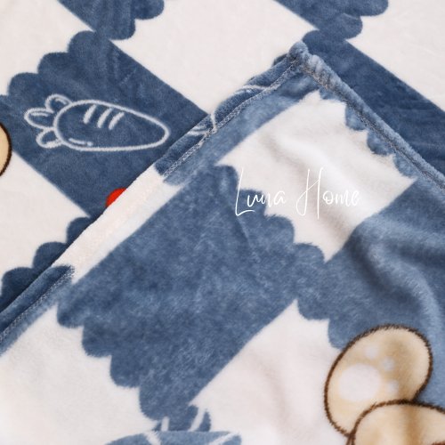 Fleece Blanket 200*230cm, Super Soft Throw Checker Board with Bear, Gray Color. - BusDeals