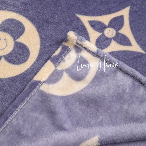 Fleece Blanket 200*230cm Super Soft Throw Gray Color with Floral Design. - BusDeals