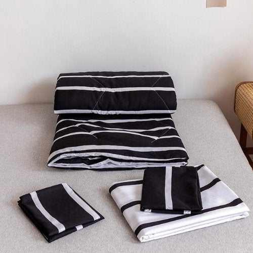 King Size Comforter set of 4 pieces, Black & White Stipes design. - BusDeals