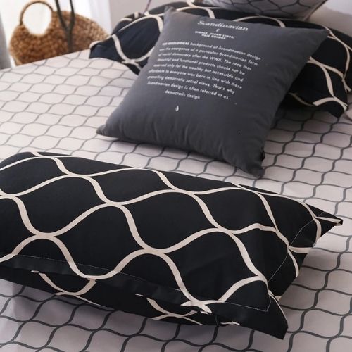 Queen/Double size bedding set of 6 pieces, Black Geometric design. - BusDeals