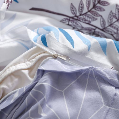 Single Set of 4 Pieces, Reversible Duvet Cover Set, with a Lovely Leaf Design. - BusDeals